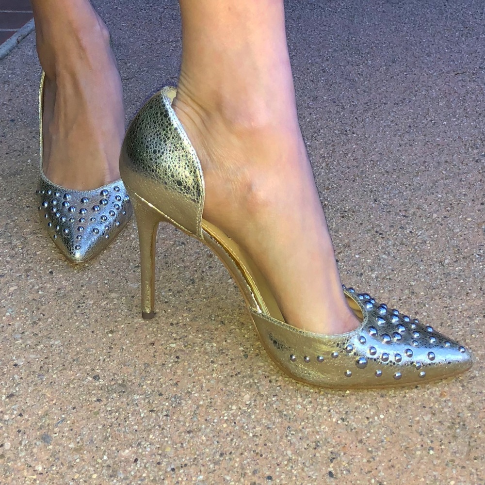 Steve Madden gold pumps